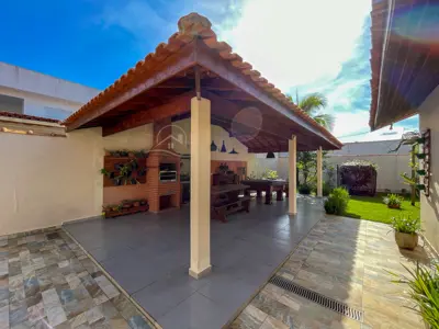 Casa - Térrea com 4 quartos (sendo 0 suite(s)) a 950,00 metros praia.