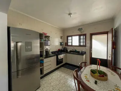 Casa - Térrea com 4 quartos (sendo 0 suite(s)) a 950,00 metros praia.