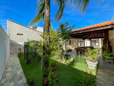 Casa - Térrea com 4 quartos (sendo 0 suite(s)) a 950,00 metros praia.