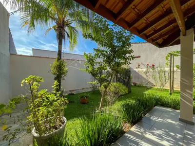 Casa - Térrea com 4 quartos (sendo 0 suite(s)) a 950,00 metros praia.