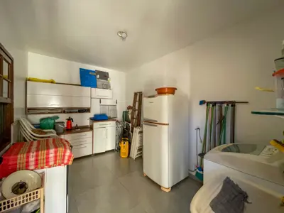 Casa - Térrea com 4 quartos (sendo 0 suite(s)) a 950,00 metros praia.