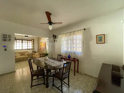 Casa - Térrea com 4 quartos (sendo 0 suite(s)) a 950,00 metros praia.