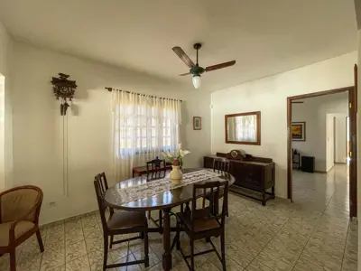 Casa - Térrea com 4 quartos (sendo 0 suite(s)) a 950,00 metros praia.