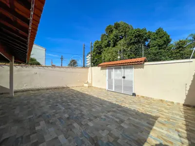 Casa - Térrea com 4 quartos (sendo 0 suite(s)) a 950,00 metros praia.