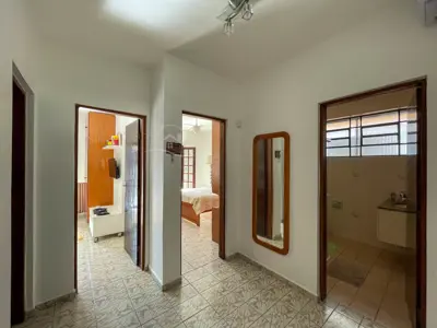 Casa - Térrea com 4 quartos (sendo 0 suite(s)) a 950,00 metros praia.
