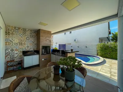 Casa - Sobrado com 4 quartos (sendo 3 suite(s)) a 1200,00 metros praia.