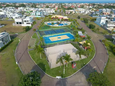 Casa - Sobrado com 4 quartos (sendo 3 suite(s)) a 1200,00 metros praia.