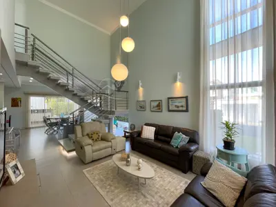 Casa - Sobrado com 4 quartos (sendo 3 suite(s)) a 1200,00 metros praia.