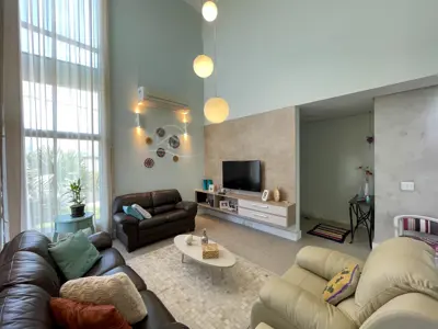 Casa - Sobrado com 4 quartos (sendo 3 suite(s)) a 1200,00 metros praia.