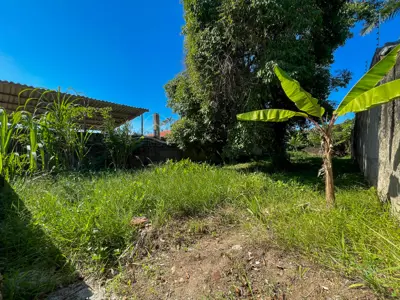 Terreno - Amplo com  quartos  a 800,00 metros praia.