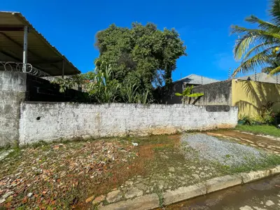 Terreno - Amplo com  quartos  a 800,00 metros praia.