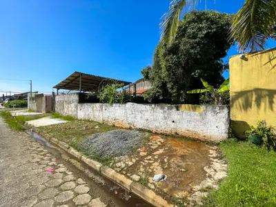 Terreno - Amplo com  quartos  a 800,00 metros praia.