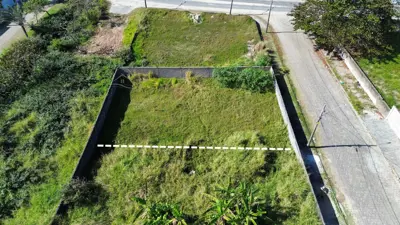 Terreno - Limpo com  quartos  a 40,00 metros praia.
