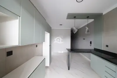 Casa - Térrea com piscina com 2 quartos (sendo 1 suite(s)) a 1500,00 metros praia.