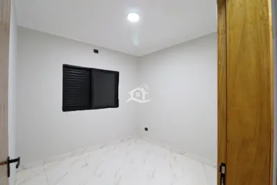 Casa - Térrea com piscina com 2 quartos (sendo 1 suite(s)) a 1500,00 metros praia.