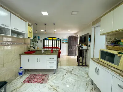 Casa - Térrea com piscina com 2 quartos (sendo 1 suite(s)) a 1700,00 metros praia.
