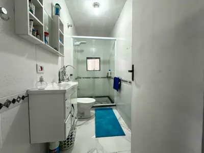 Casa - Térrea com piscina com 2 quartos (sendo 1 suite(s)) a 1700,00 metros praia.