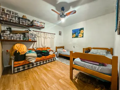 Casa - Térrea com piscina com 2 quartos (sendo 1 suite(s)) a 1700,00 metros praia.