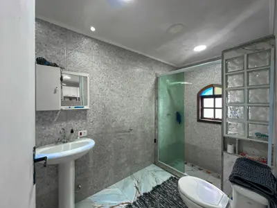 Casa - Térrea com piscina com 2 quartos (sendo 1 suite(s)) a 1700,00 metros praia.