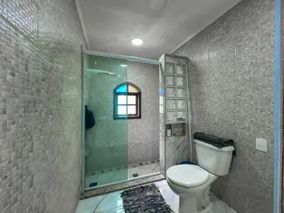 Casa - Térrea com piscina com 2 quartos (sendo 1 suite(s)) a 1700,00 metros praia.