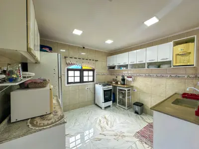 Casa - Térrea com piscina com 2 quartos (sendo 1 suite(s)) a 1700,00 metros praia.