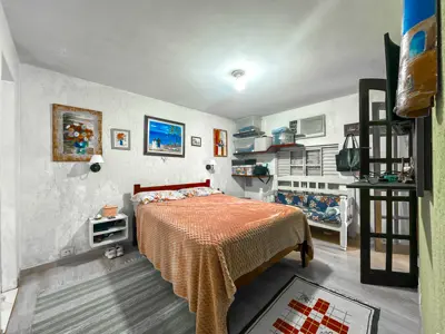 Casa - Térrea com piscina com 2 quartos (sendo 1 suite(s)) a 1700,00 metros praia.