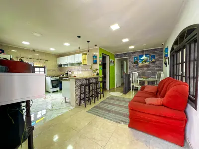 Casa - Térrea com piscina com 2 quartos (sendo 1 suite(s)) a 1700,00 metros praia.