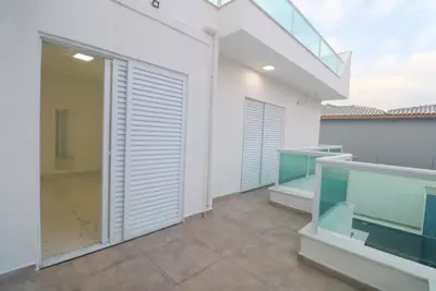 Casa - Sobrado com 3 quartos (sendo 2 suite(s)) a 100,00 metros praia.