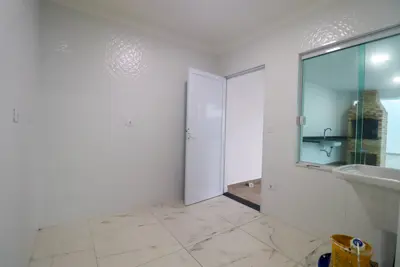 Casa - Sobrado com 3 quartos (sendo 2 suite(s)) a 100,00 metros praia.