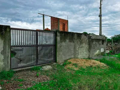 Terreno - Amplo com  quartos  a 1000,00 metros praia.