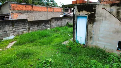 Terreno - Amplo com  quartos  a 1000,00 metros praia.