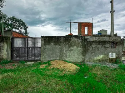 Terreno - Amplo com  quartos  a 1000,00 metros praia.
