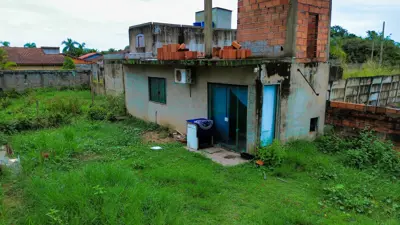 Terreno - Amplo com  quartos  a 1000,00 metros praia.