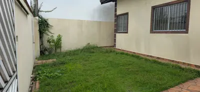 Casa - Térrea com 2 quartos (sendo 1 suite(s)) a 4300,00 metros praia.