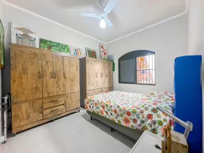 Casa - Térrea com 3 quartos (sendo 1 suite(s)) a 300,00 metros praia.