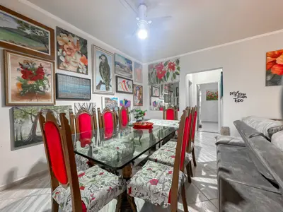 Casa - Térrea com 3 quartos (sendo 1 suite(s)) a 300,00 metros praia.