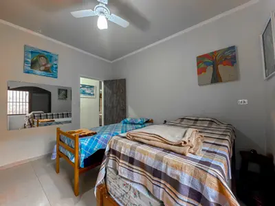 Casa - Térrea com 3 quartos (sendo 1 suite(s)) a 300,00 metros praia.