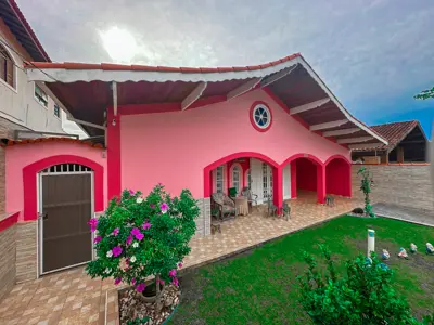 Casa - Térrea com 3 quartos (sendo 1 suite(s)) a 300,00 metros praia.