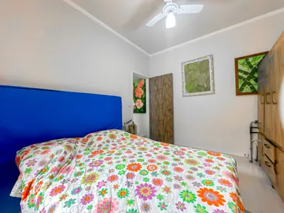 Casa - Térrea com 3 quartos (sendo 1 suite(s)) a 300,00 metros praia.