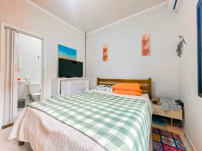 Casa - Térrea com 3 quartos (sendo 1 suite(s)) a 300,00 metros praia.