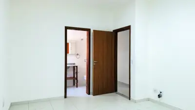Casa - Sobrado com 4 quartos (sendo 4 suite(s)) a 100,00 metros praia.