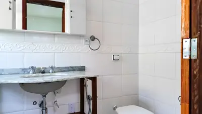 Casa - Sobrado com 4 quartos (sendo 4 suite(s)) a 100,00 metros praia.