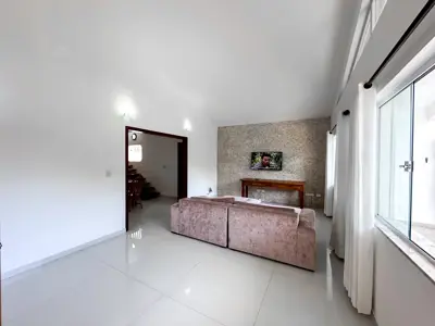Casa - Sobrado com 4 quartos (sendo 4 suite(s)) a 100,00 metros praia.
