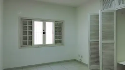 Casa - Sobrado com 4 quartos (sendo 4 suite(s)) a 100,00 metros praia.