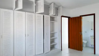Casa - Sobrado com 4 quartos (sendo 4 suite(s)) a 100,00 metros praia.