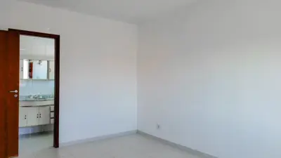 Casa - Sobrado com 4 quartos (sendo 4 suite(s)) a 100,00 metros praia.
