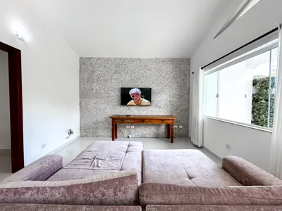 Casa - Sobrado com 4 quartos (sendo 4 suite(s)) a 100,00 metros praia.