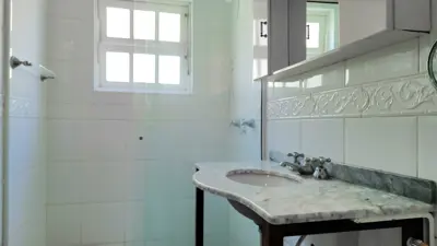 Casa - Sobrado com 4 quartos (sendo 4 suite(s)) a 100,00 metros praia.