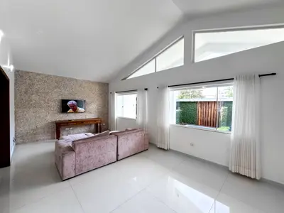 Casa - Sobrado com 4 quartos (sendo 4 suite(s)) a 100,00 metros praia.