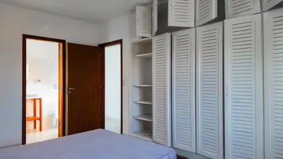 Casa - Sobrado com 4 quartos (sendo 4 suite(s)) a 100,00 metros praia.